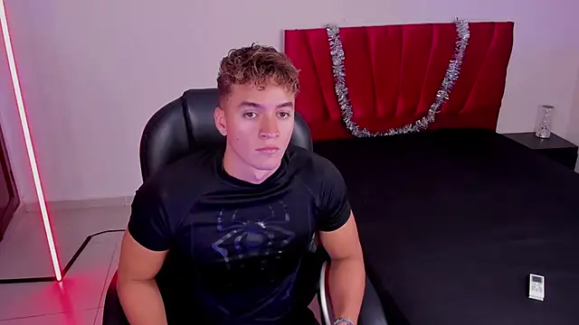 Snapshot of paull_george chatting on November 2025 04:16:02 PM paull george online show from November 2025 04:16:02 PM