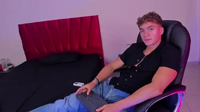 Snapshot of paull_george chatting on November 2025 03:59:01 PM paull george online show from November 2025 03:59:01 PM