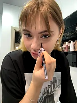 LunaMillie online show from December 2025 09:47:02 AM