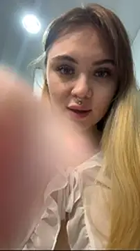 Snapshot of LunaMillie chatting on January 2026 10:30:02 AM LunaMillie online show from January 2026 10:30:02 AM