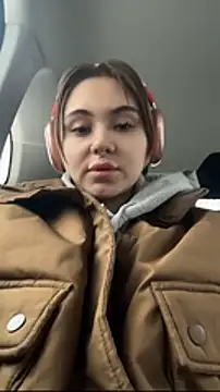 Snapshot of LunaMillie chatting on January 2026 10:18:02 AM LunaMillie online show from January 2026 10:18:02 AM