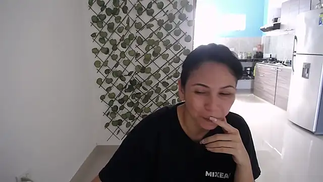 yohacriss online show from December 2025 04:44:01 PM