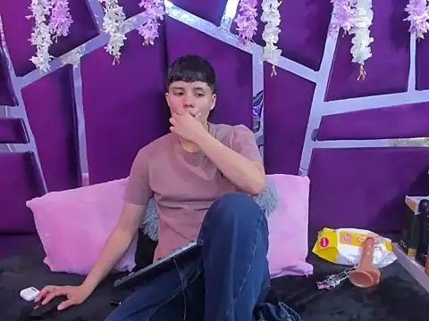 Bruno Cruzz online show from November 2025 02:31:02 AM