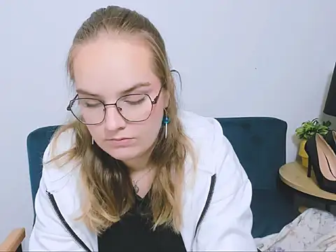 AliceCrazy69 online show from November 2025 04:29:01 PM