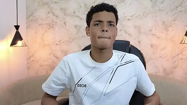 Valentino Thompson online show from September 2025 07:30:01 PM