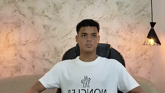 Valentino Thompson online show from October 2025 07:44:01 PM