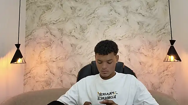 Valentino Thompson online show from October 2025 07:35:02 PM