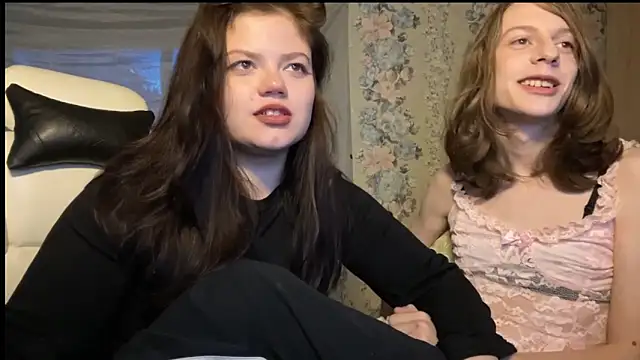 Snapshot of GoddessDarina chatting on September 2025 06:15:02 AM GoddessDarina online show from September 2025 06:15:02 AM