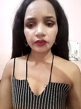 Snapshot of queen_lizaa chatting on November 2025 04:18:01 PM queen lizaa online show from November 2025 04:18:01 PM