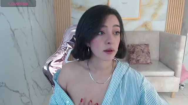 sara lopez s online show from October 2025 02:04:01 PM