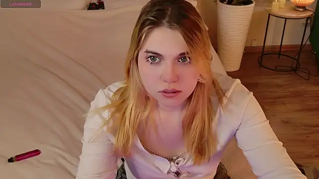 Evie Vall online show from November 2025 05:26:01 PM