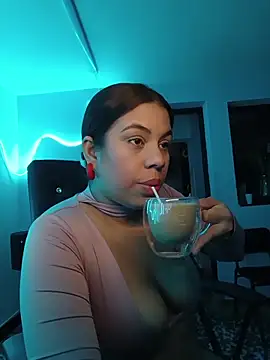 Snapshot of GabyMontenegro chatting on October 2025 11:44:02 AM GabyMontenegro online show from October 2025 11:44:02 AM