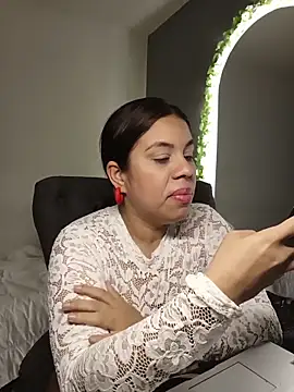 Snapshot of GabyMontenegro chatting on November 2025 12:17:01 PM GabyMontenegro online show from November 2025 12:17:01 PM