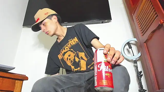 Snapshot of Master_liam00 chatting on November 2025 02:33:02 AM Master liam00 online show from November 2025 02:33:02 AM