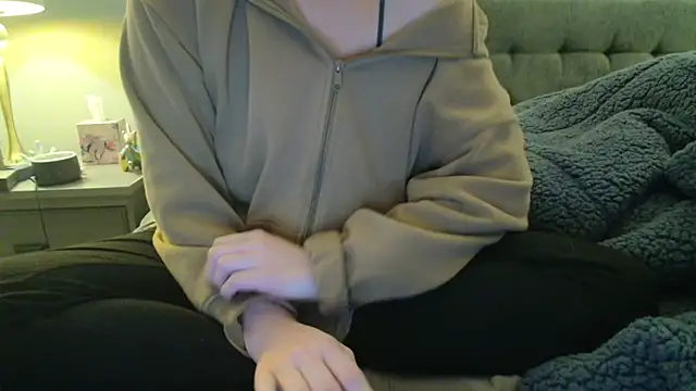 Snapshot of ariawoods chatting on December 2024 11:28:02 PM ariawoods online show from December 2024 11:28:02 PM