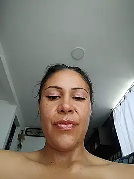 KittyHoleshot87 online show from April 2026 06:57:02 PM