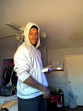 Snapshot of ShakeShaq chatting on September 2025 06:44:01 PM ShakeShaq online show from September 2025 06:44:01 PM