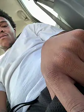 Snapshot of ShakeShaq chatting on October 2025 09:14:02 PM ShakeShaq online show from October 2025 09:14:02 PM