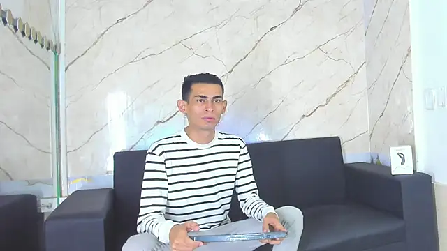 Golldens Dreamss online show from October 2025 07:44:02 PM