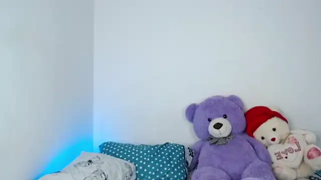 ViolettaMiller  online show from February 2026 01:10:01 PM