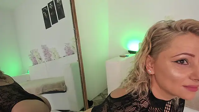 HoneyKissy online show from December 2025 04:06:01 AM