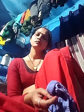 Jooli xx online show from February 2026 04:00:02 PM