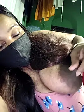 Snapshot of V-hot-swiet chatting on October 2025 11:27:01 PM V-hot-swiet online show from October 2025 11:27:01 PM