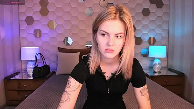 Snapshot of NaomiSol chatting on September 2025 07:35:01 PM NaomiSol online show from September 2025 07:35:01 PM