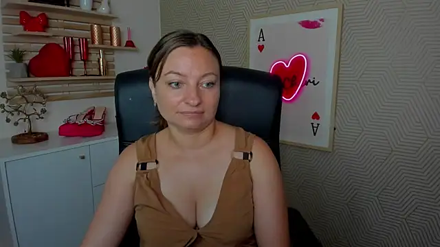 Snapshot of angelaSamt chatting on June 2026 05:34:01 AM angelaSamt online show from June 2026 05:34:01 AM