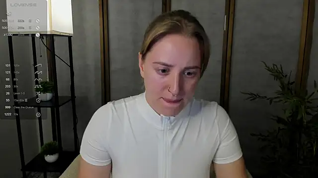 Snapshot of Alice_Cire chatting on October 2025 09:30:02 AM Alice Cire online show from October 2025 09:30:02 AM