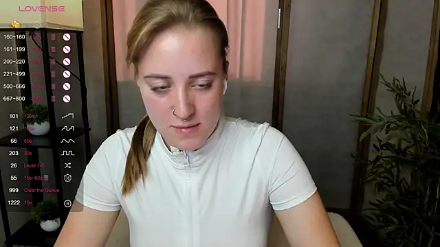 Snapshot of Alice_Cire chatting on October 2025 09:43:01 AM Alice Cire online show from October 2025 09:43:01 AM