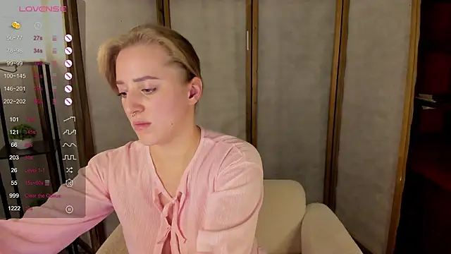 Snapshot of Alice_Cire chatting on November 2025 02:44:01 PM Alice Cire online show from November 2025 02:44:01 PM