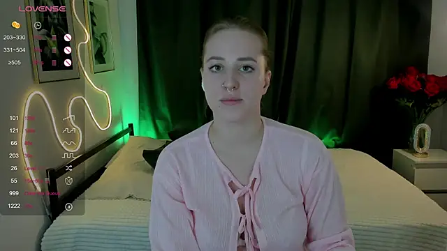 Snapshot of Alice_Cire chatting on November 2025 03:00:02 PM Alice Cire online show from November 2025 03:00:02 PM