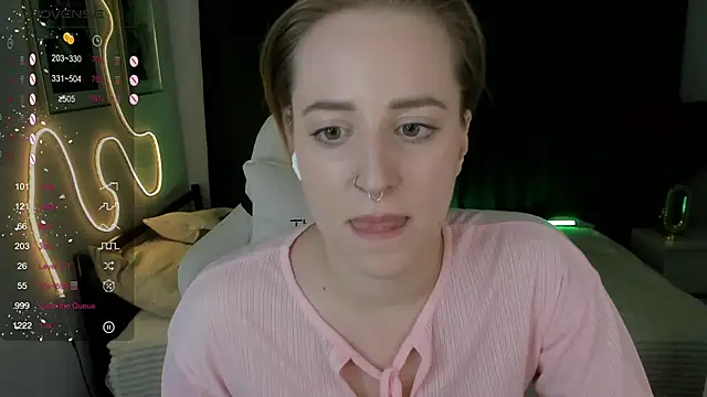 Snapshot of Alice_Cire chatting on December 2025 05:07:02 PM Alice Cire online show from December 2025 05:07:02 PM