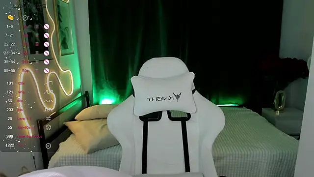 Snapshot of Alice_Cire chatting on December 2025 02:21:01 PM Alice Cire online show from December 2025 02:21:01 PM