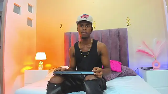 Snapshot of Kiaraa_y_Her_Crazy chatting on November 2025 05:50:01 AM Kiaraa y Her Crazy online show from November 2025 05:50:01 AM