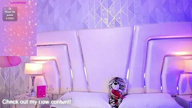 HatsaJones online show from March 2026 03:58:02 AM