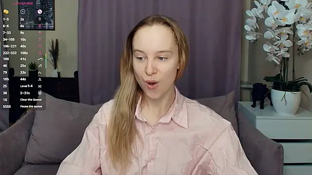 SoonMoor online show from February 2026 06:59:02 PM