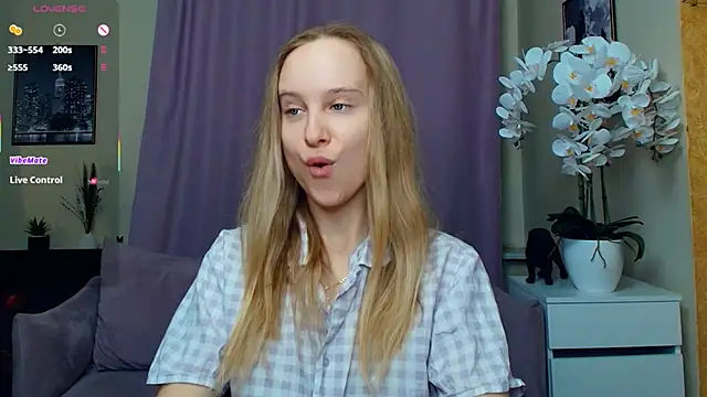 SoonMoor online show from April 2026 06:49:02 PM