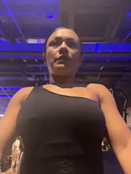 TiffanyyLam online show from October 2025 10:19:02 AM