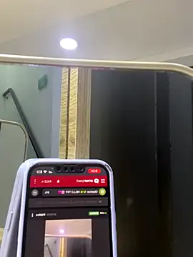 TiffanyyLam online show from October 2025 11:22:01 AM