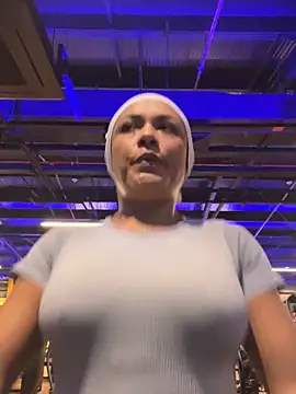 TiffanyyLam online show from November 2025 10:47:01 AM