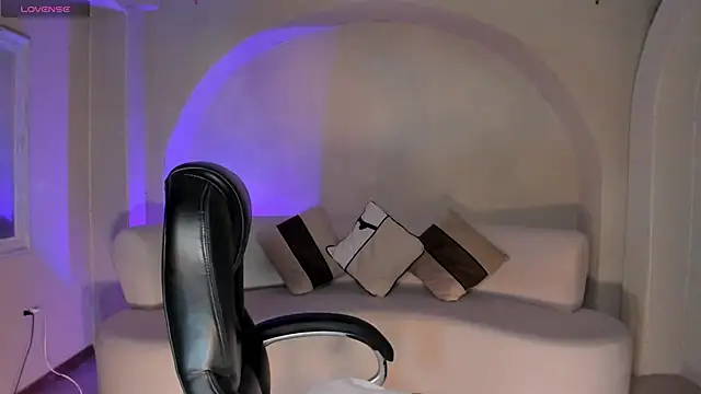 Snapshot of MayaMoretti_ chatting on February 2026 04:00:01 AM MayaMoretti online show from February 2026 04:00:01 AM