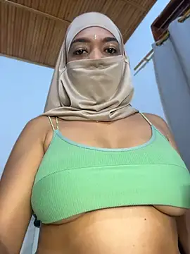 Snapshot of Yuli_arabic chatting on May 2026 07:12:02 PM Yuli arabic online show from May 2026 07:12:02 PM
