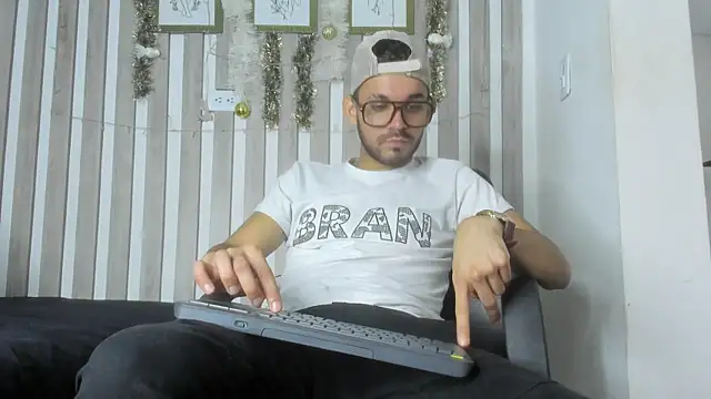 Snapshot of EthanGrey chatting on December 2025 11:17:01 AM EthanGrey online show from December 2025 11:17:01 AM