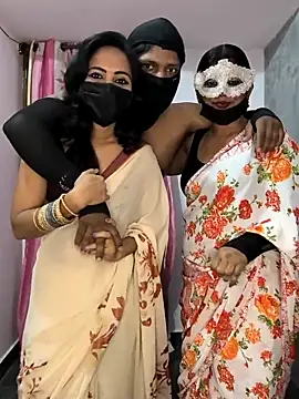 Family02 online show from February 2026 05:20:01 PM