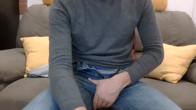 Amicisegreti online show from November 2025 09:08:01 PM