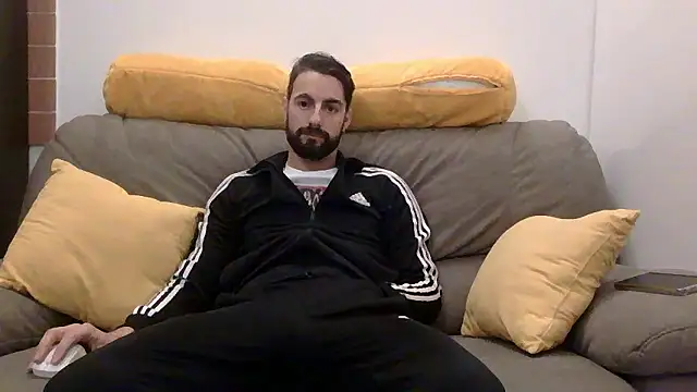 Amicisegreti online show from January 2026 06:35:01 PM