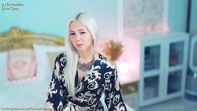 Amoramias online show from November 2025 07:37:01 PM