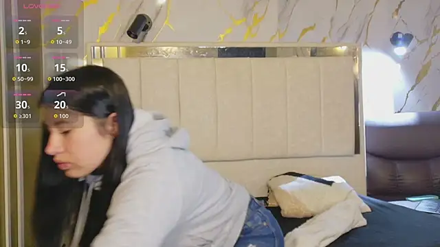 Olivia11  online show from April 2026 12:32:02 PM